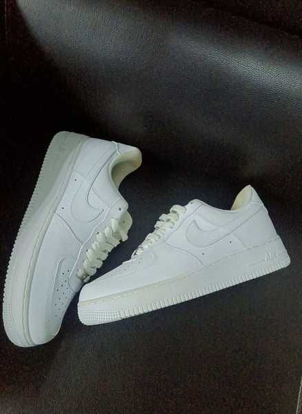 Tênis Nike branco, tamanho 37