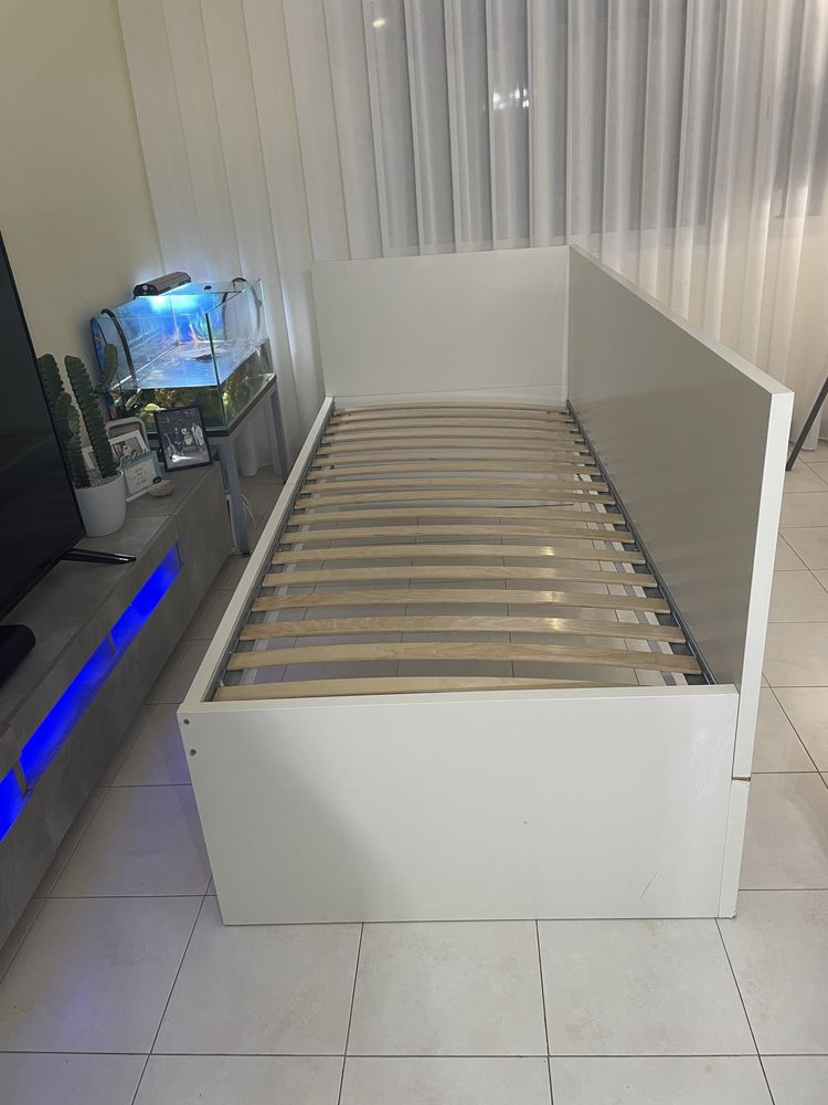Cama de solteiro c/ estrado Branca