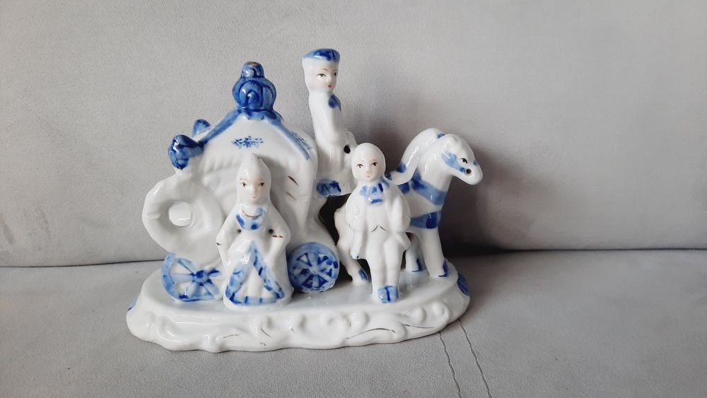 Figurka porcelanowa kareta
