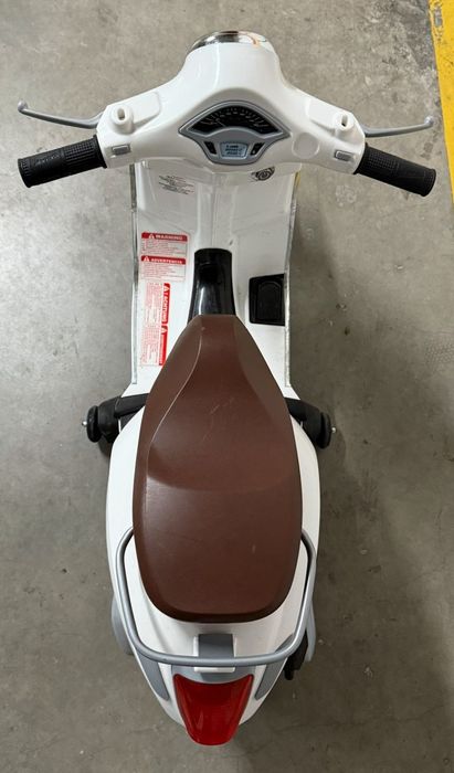 Mota Eléctrica Infantil Estilo Vespa Branca