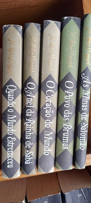 Coleção de livros de capa dura