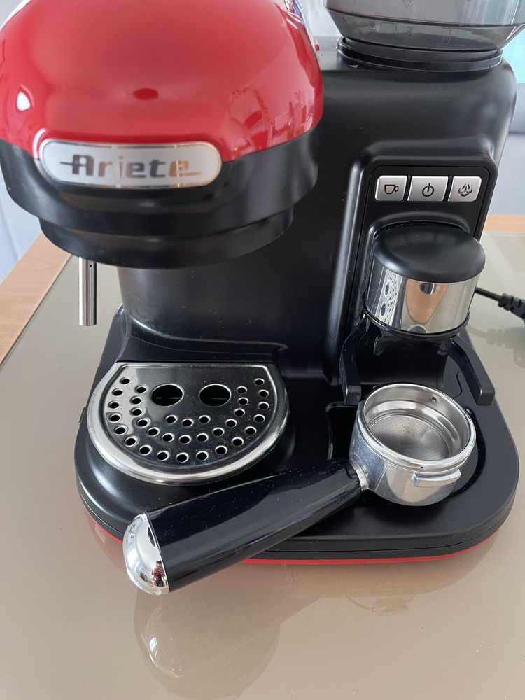 Maquina de cafe Ariete com moinho