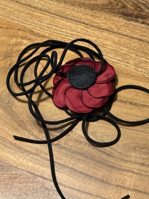 Róża z tkaniny czerwona w idealnym stanie