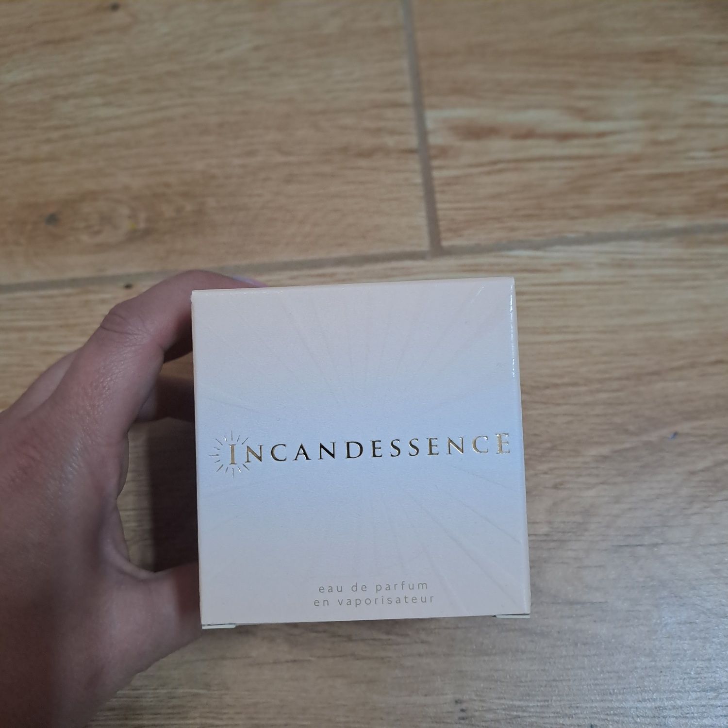 Incandessence Avon perfum.