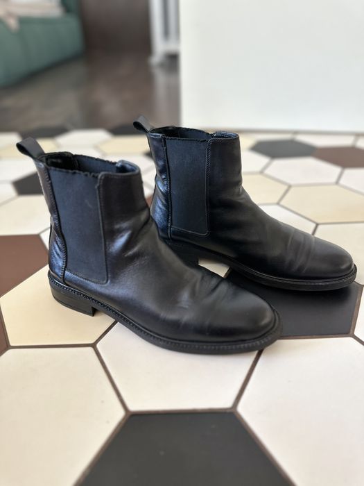 Чорні шкіряні черевики