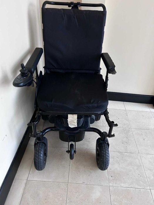 Cadeira de rodas elétrica Quickie Q200R