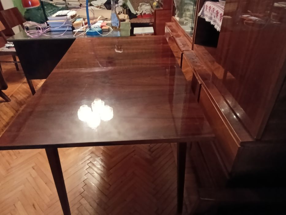 Стільці та крісла