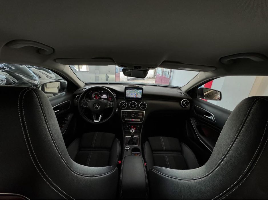 Mercedes-Benz A180d Style IRREPRENSIVEL!