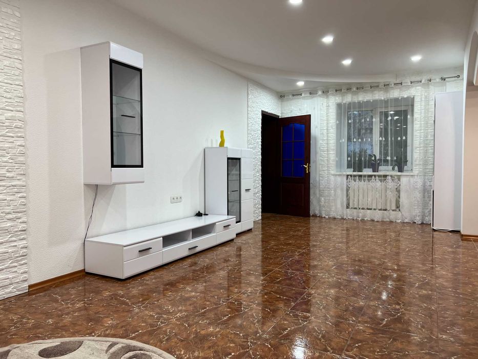 Продам 2-этажный дом в Подгородном, улица Низовая