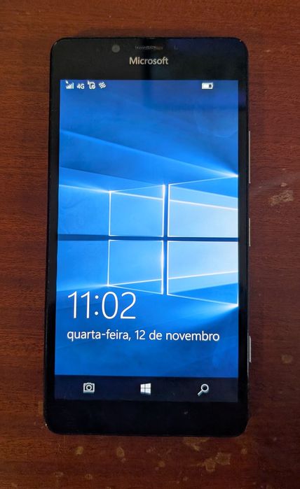 Microsoft Lumia 950 Dual SIM com carregador incluído