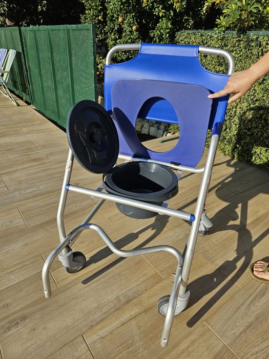 Cadeira de banho hospitalar