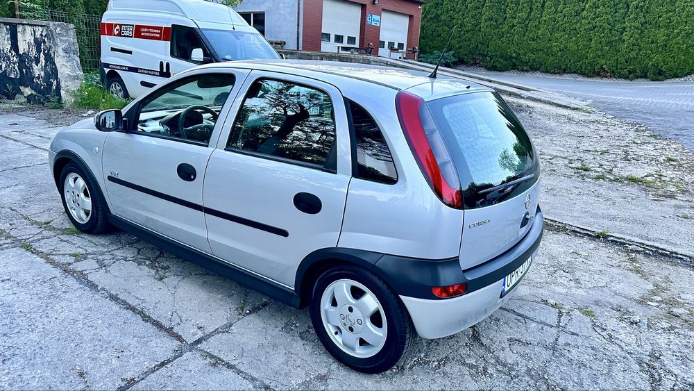 Opel Corsa C  1.2  rok 2003 klima