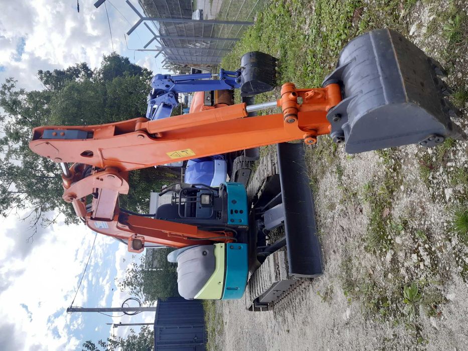 Екскаватор гусеничний HITACHI ZX30UR