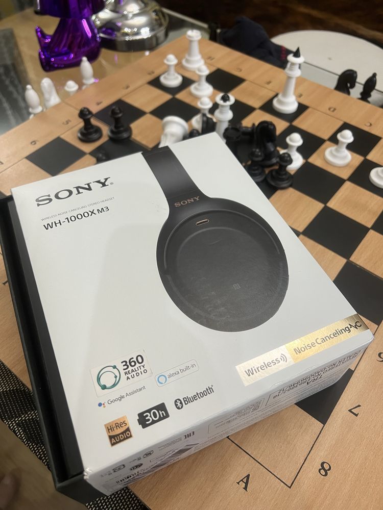 Нові бездротові навушники Sony WH-1000XM3 з функцією шумозаглушення.