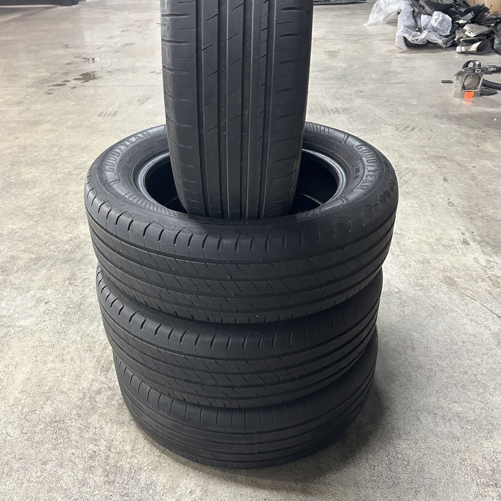 Pneus Goodyear 205/60/R16
