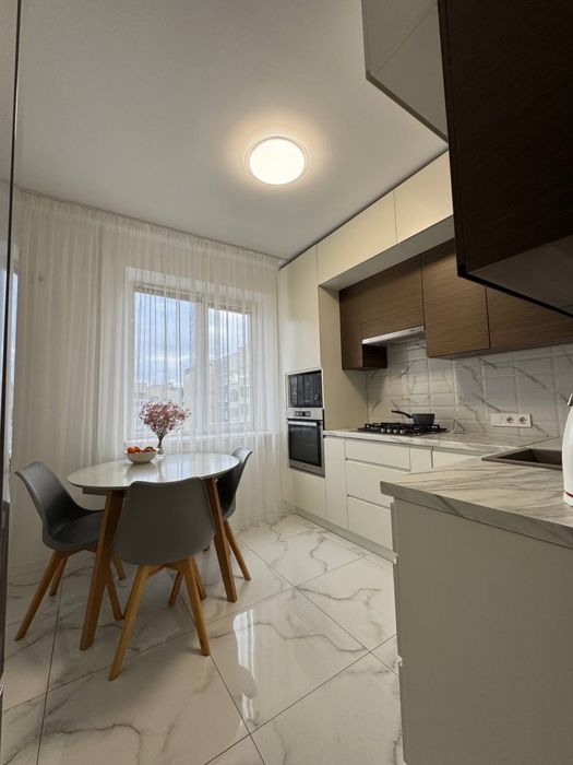 Продаж сучасної 2-кімнатної квартири на Сихові!