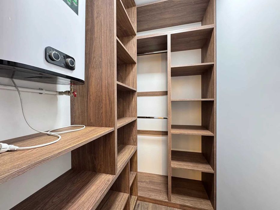 Сучасна двокімнатна в центрі