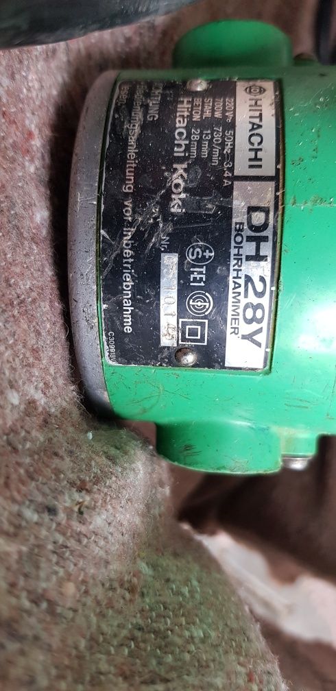 Профессиональный перфоратор, дрель марки Hitachi