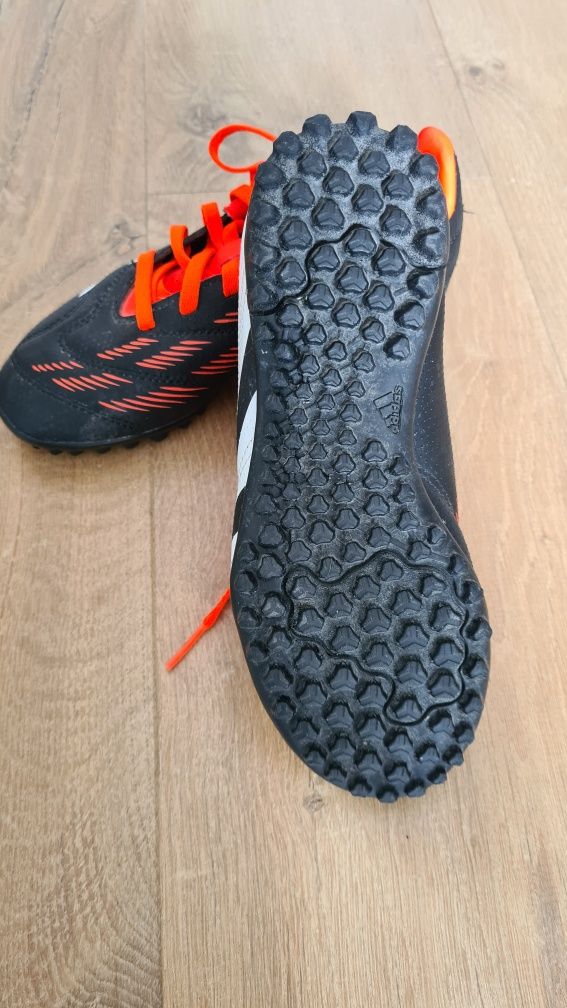 Turfy Adidas Predator, r 32
