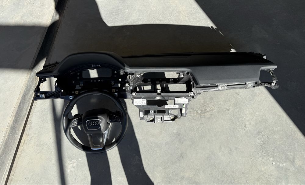 Торпеда audi q5 80a з подушкою не реставрована Панель audi q5 80a