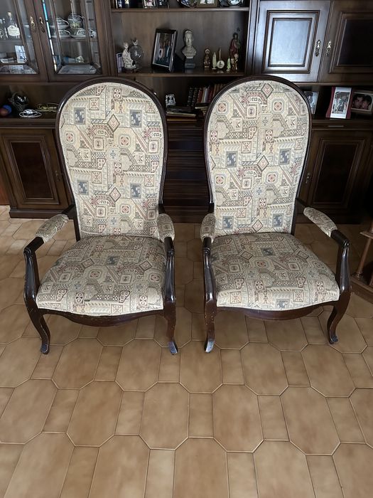 Cadeirão em madeira e tecido