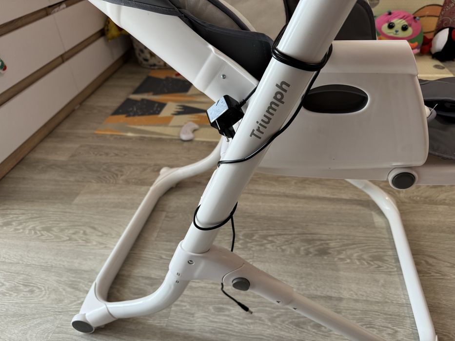 Продам стульчик качели CARRELLO Triumph CRL-10302