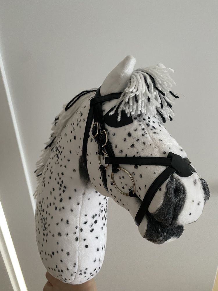 Hobby horse biały w chreczke kon konik na kiju