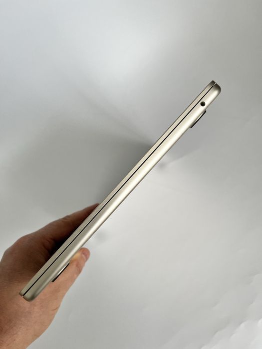 MacBook air 13 M2 2022 16ram 256gb як новий,батарея 100%