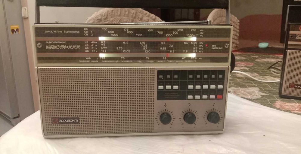 Радиоприемник Океан 222. Полностью все работает.