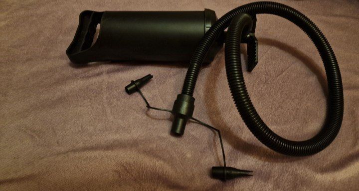 Насос INTEX для надувных матрасов новый.