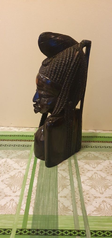 Figura kobiety z hebanu
