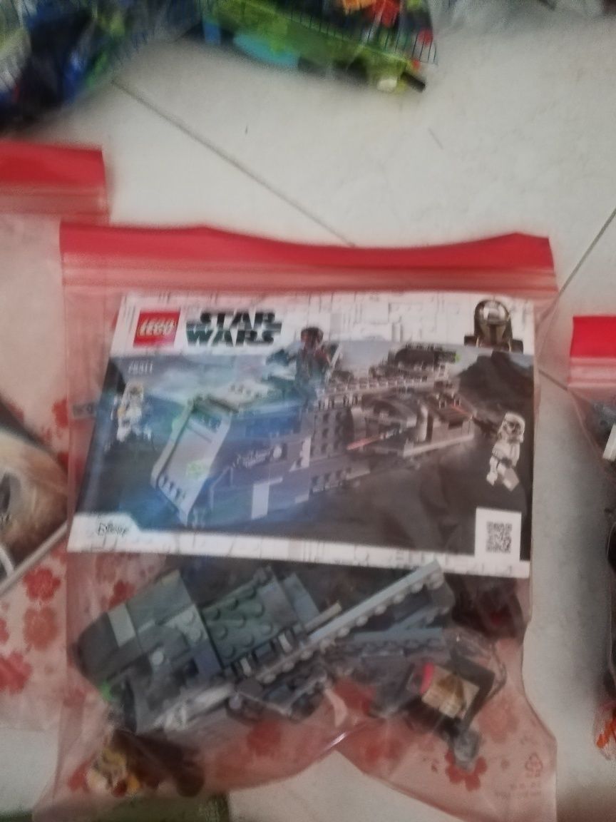Vários conjuntos de Legos