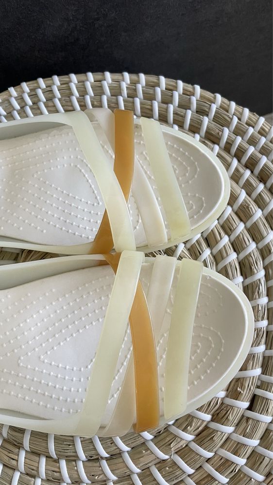Crocs sandały Isabella Huarache oyster W8 38/39
