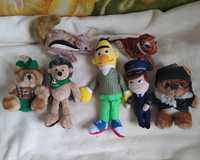 М'які іграшки: бурундучок, плюшевий Берт, капітан Charlie, акула, мавп