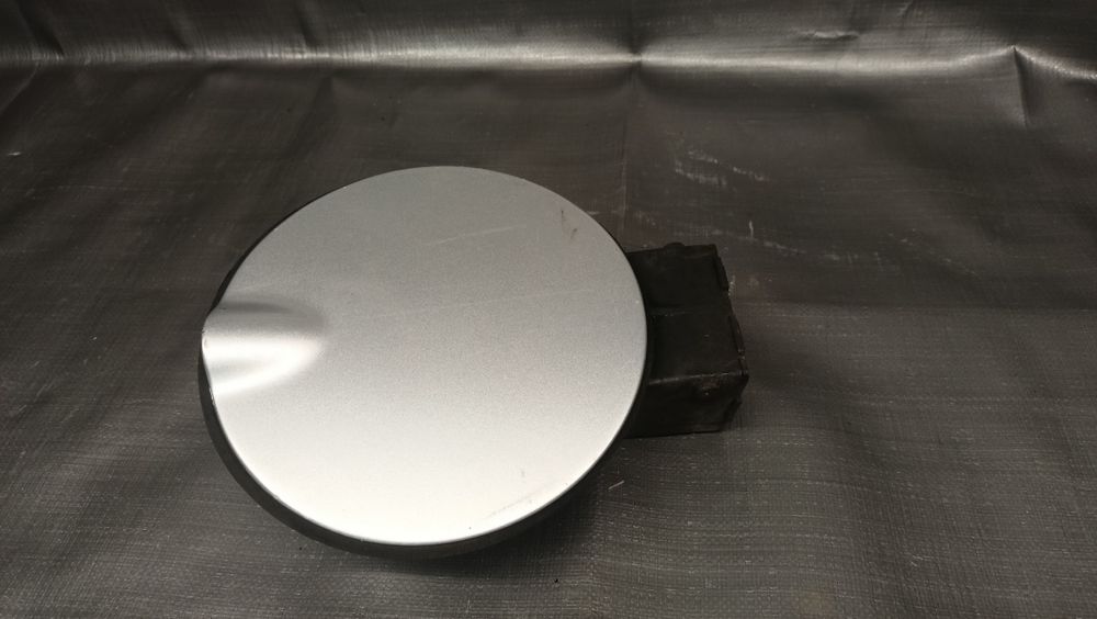 Citroen Xsara Picasso klapka paliwa srebrna