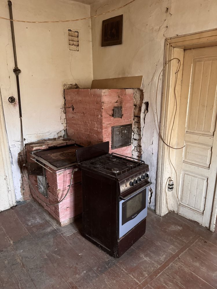 Житловий будинок з ділянкою.
