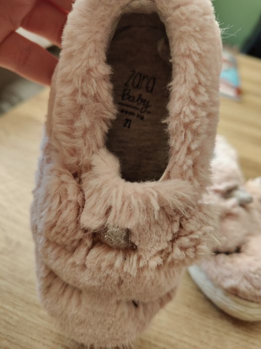 Pluszowe buciki Zara