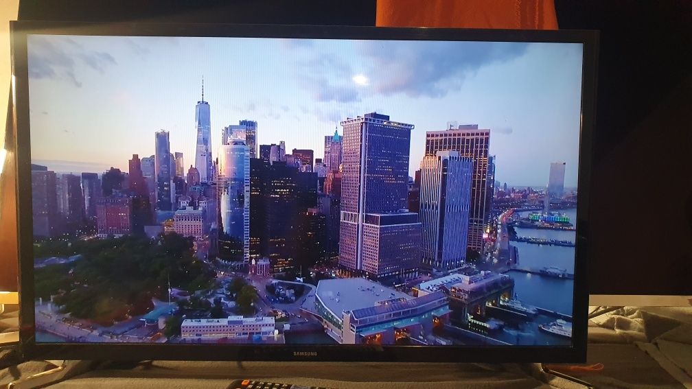 Telewizor LED Samsung 32", SmartTv, Wi-Fi, Netflix, YouTube.