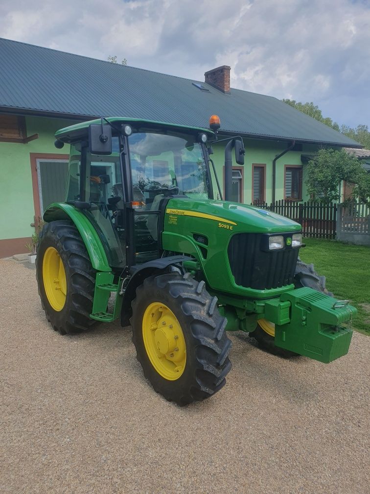 John Deere 5093E