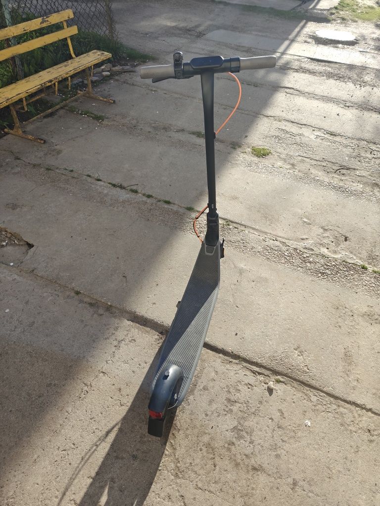 Продам електросамокат Ninebot KickScooter E2