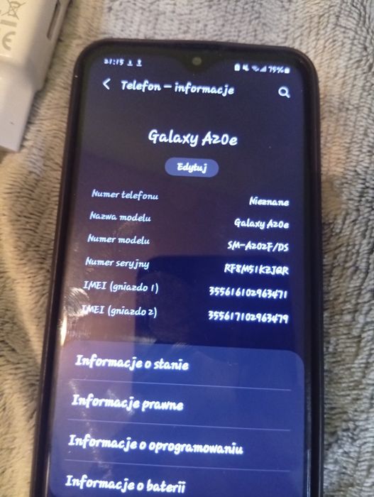 Samsung a20e w dobrym stanie w zestawie 2 etui i oryginalna ładowarka
