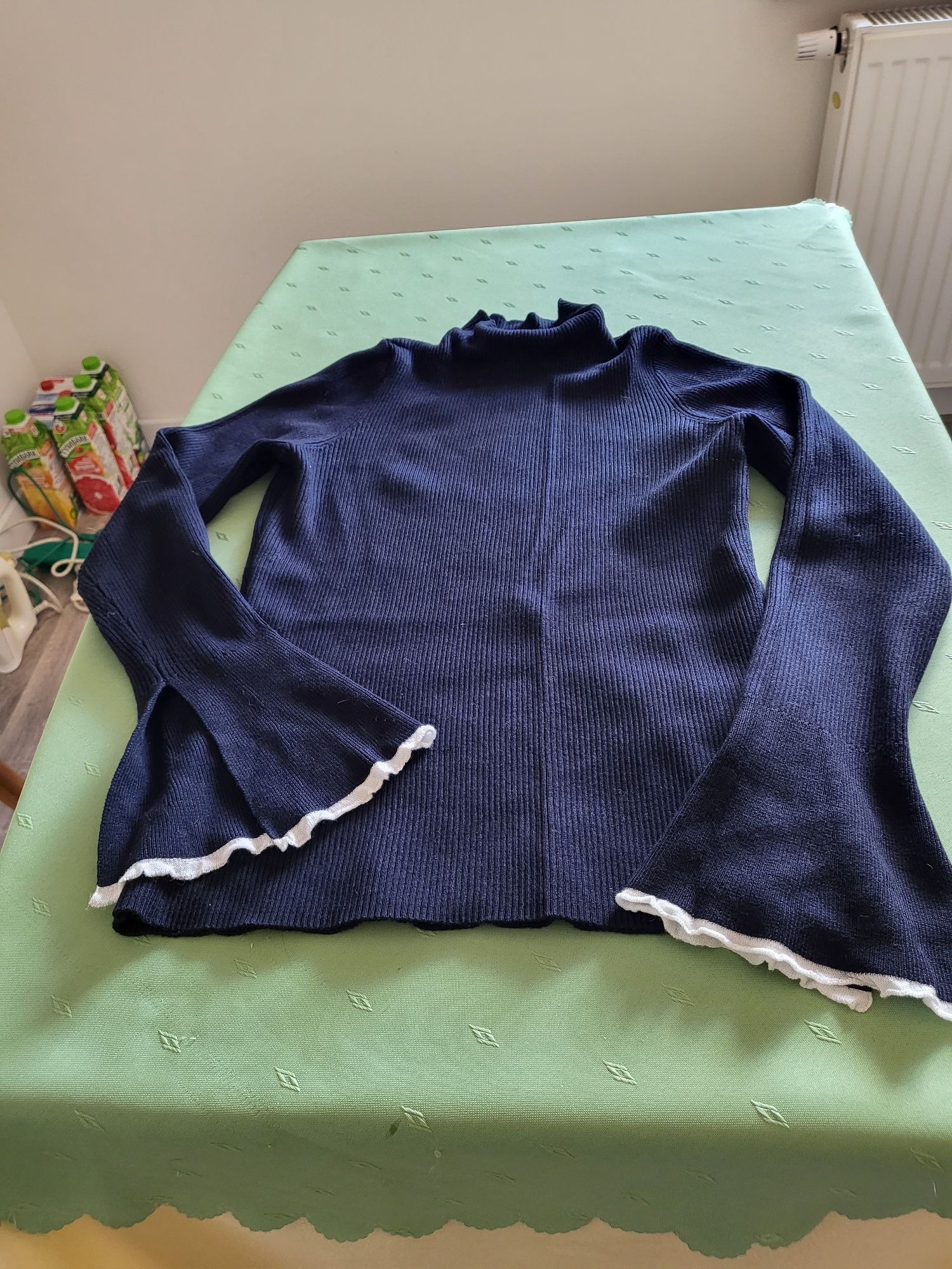 Sweter nowy Orsay! Granatowy L. Bardzo dobry materiał, miły dla ciała.