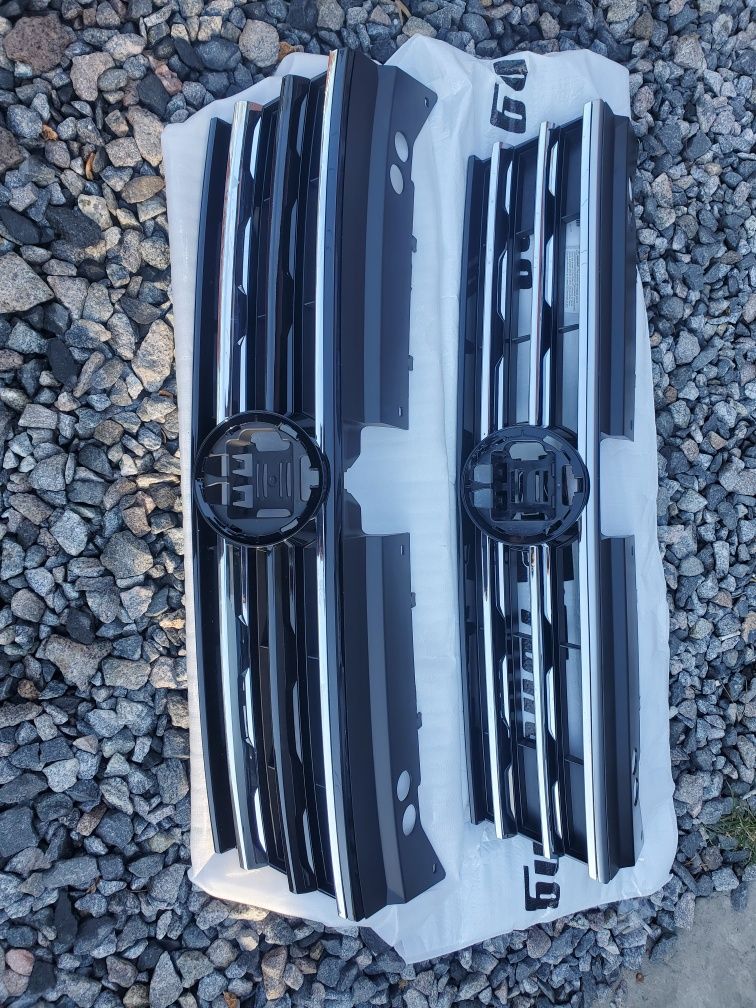 Решетка радиатора бампера  гриль VW Tiguan USA 2017 2020