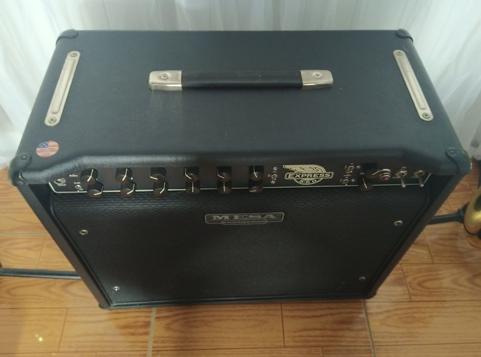 Amplificador válvulas Mesa Boogie Express 5:50 revisto em Dez 2024