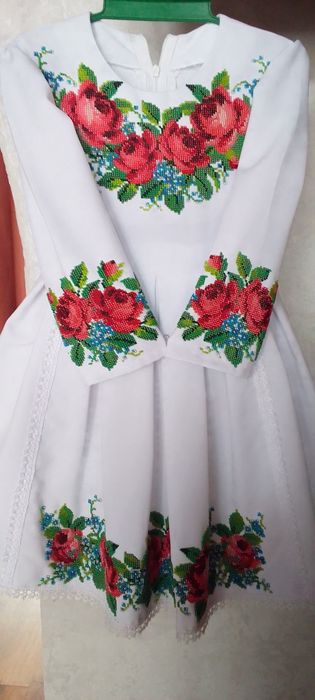 Плаття, вишите бісером