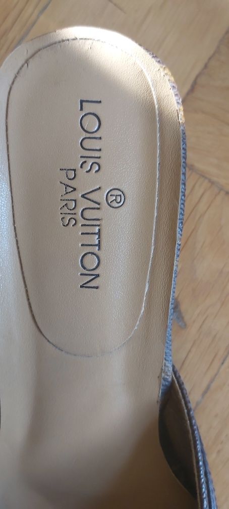 Klapki Louis Vuitton