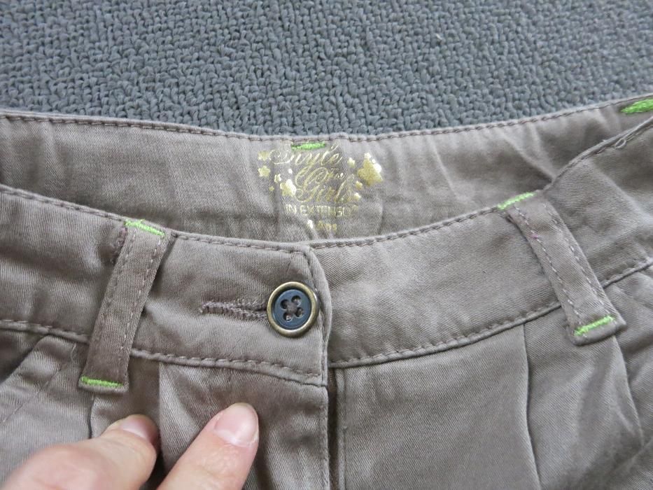 eleganckie spodnie jak nowe, r. 104, zestaw, biała bluzeczka z koronką
