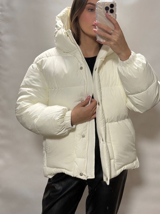 Жіночий зимовий пуховик з поясом