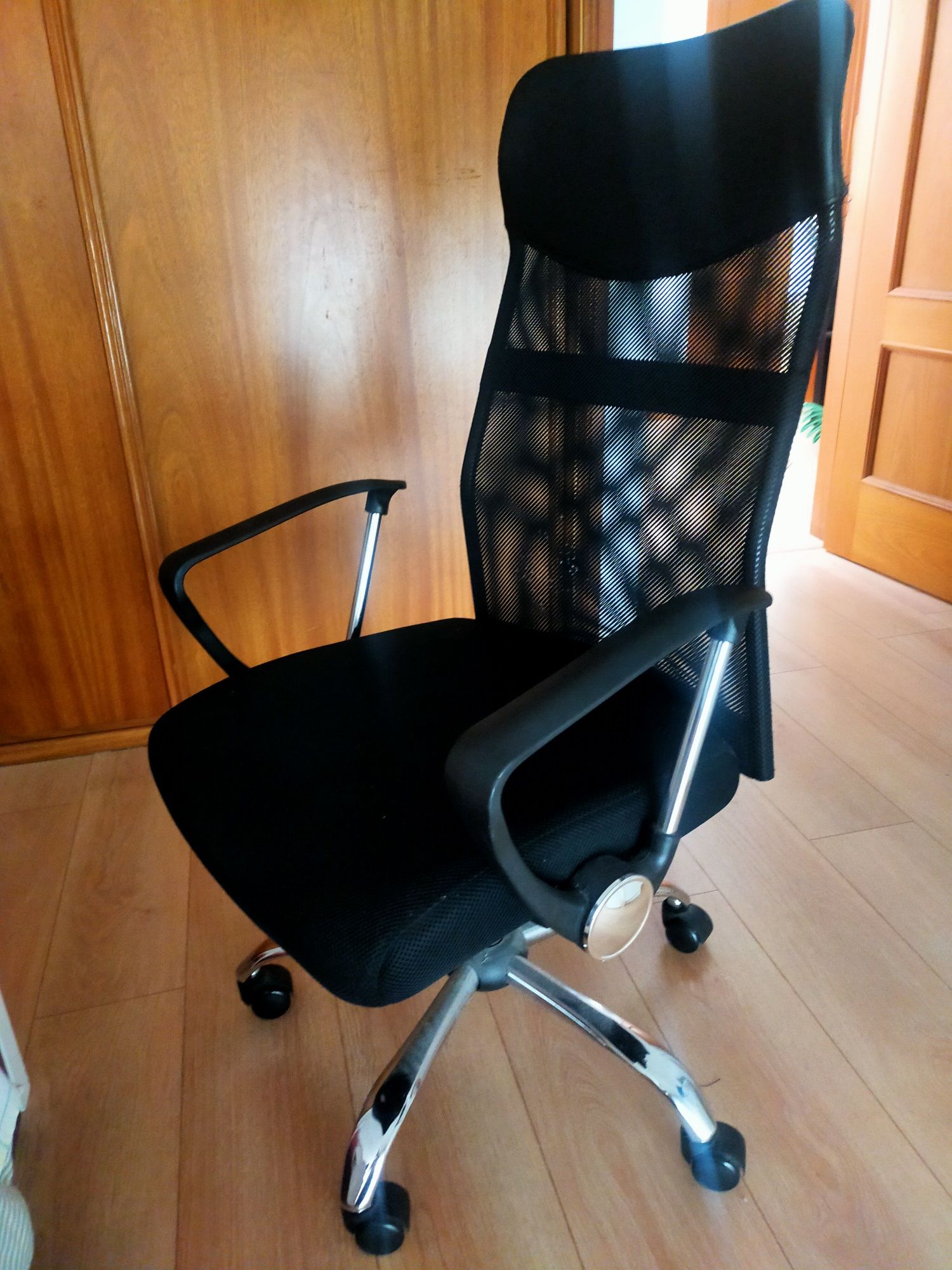 Cadeira escritório preta