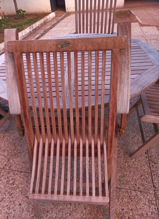 Mesa em madeira de jardim